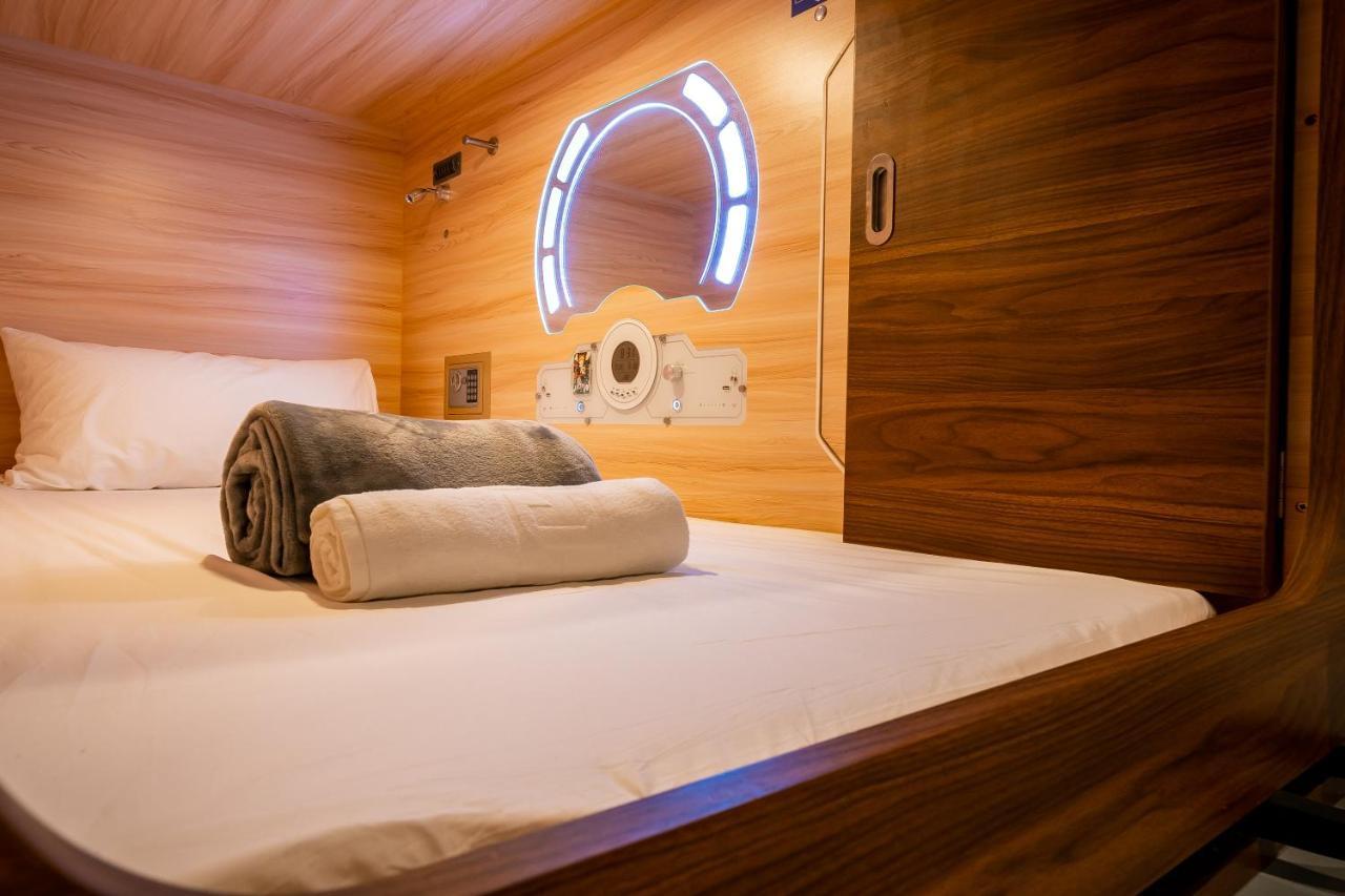 Jpod Capsule Hotel Kota Kinabalu Buitenkant foto