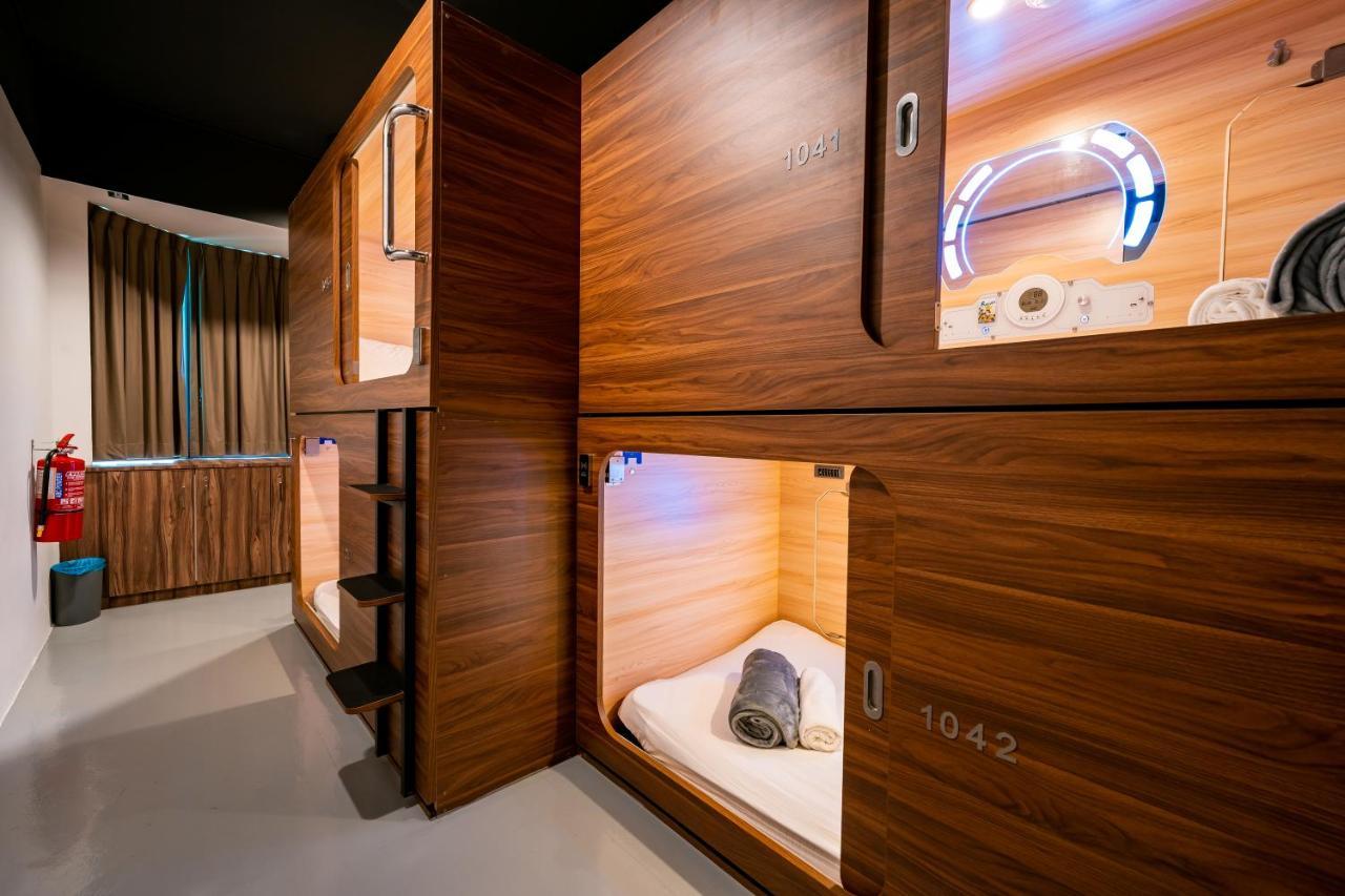 Jpod Capsule Hotel Kota Kinabalu Buitenkant foto