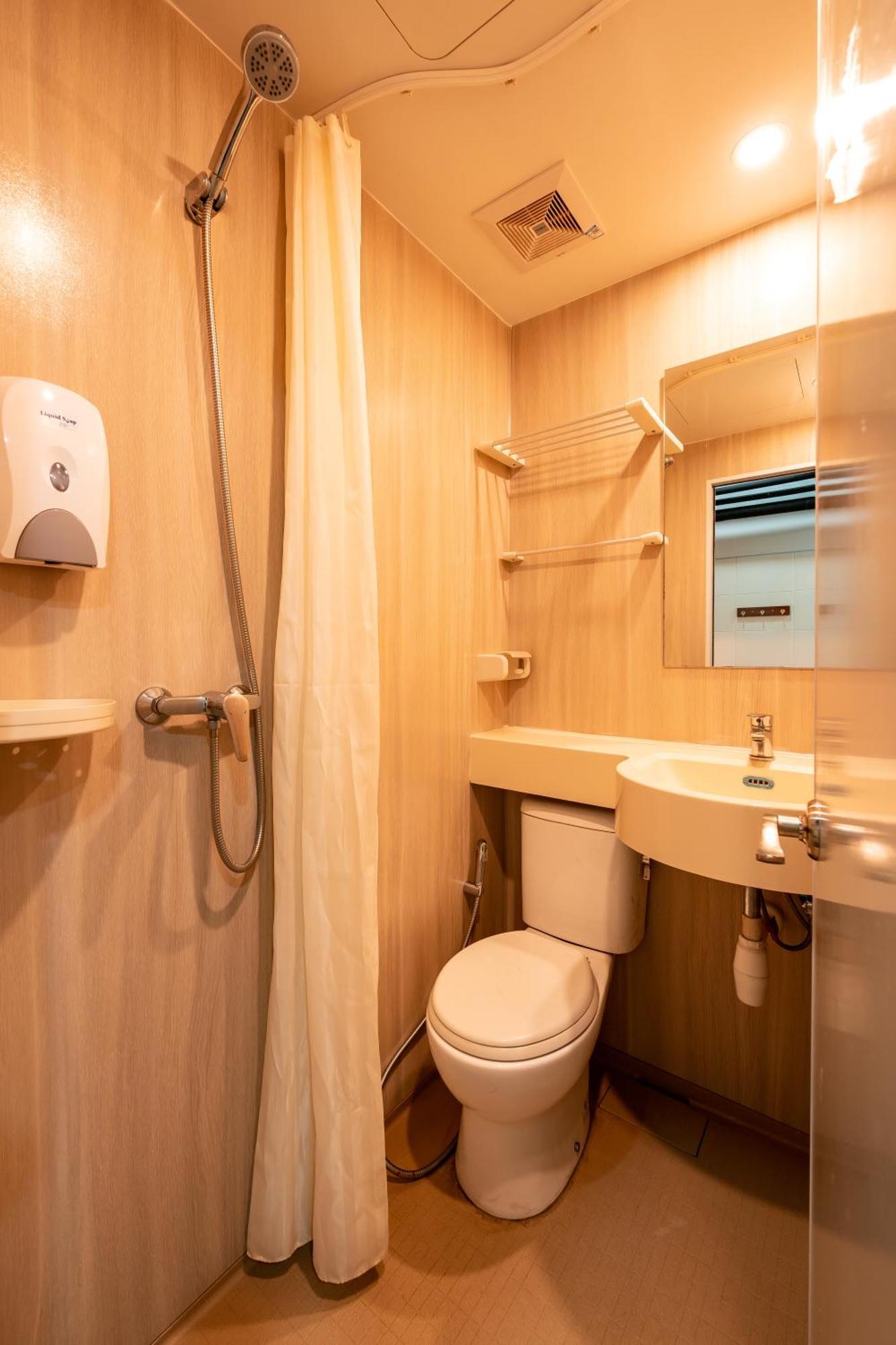 Jpod Capsule Hotel Kota Kinabalu Buitenkant foto